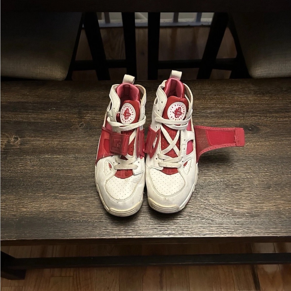 Nike Women's Sneakers - White and Red
